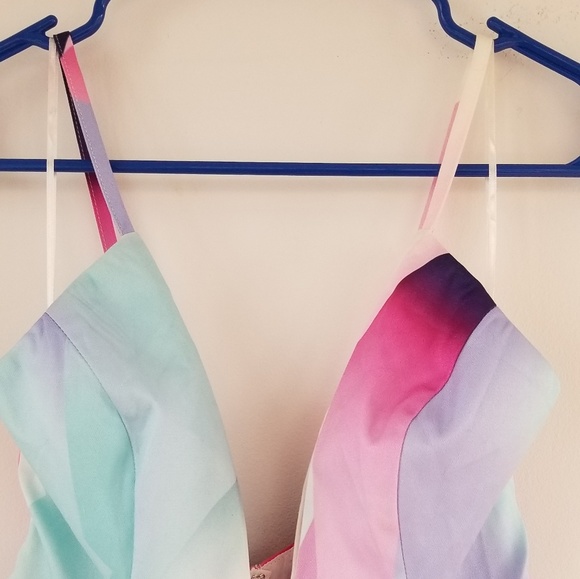 Deep V top - Picture 2 of 5